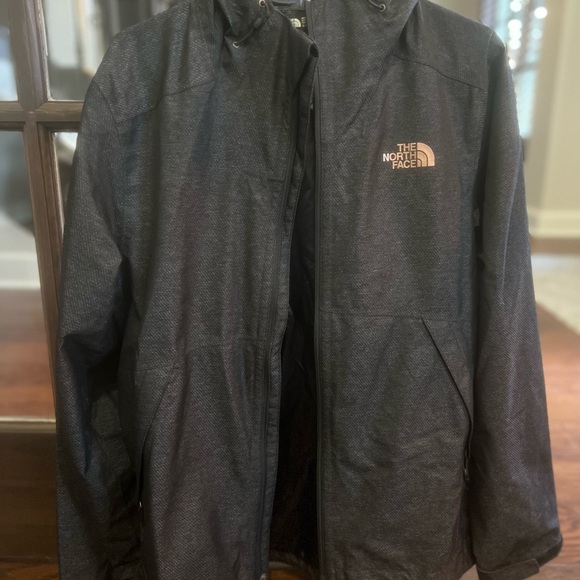 The North Face Windbreaker, Men Size Small - Picture 4 of 5